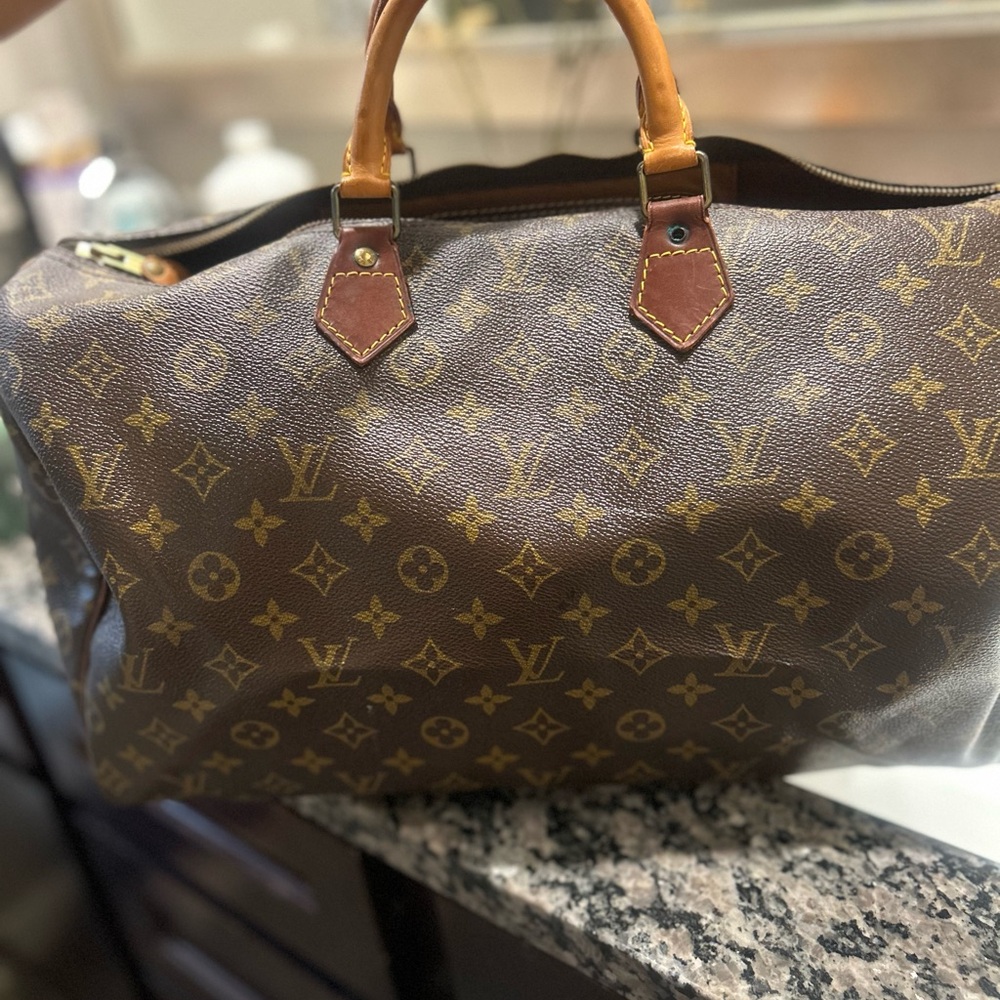 Louis Vuitton Speedy  40